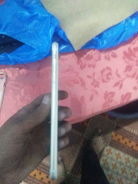 iphone 7+ 32gb PTA approved All ok bas silent wala button krab ha 3