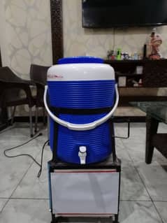 Rahber water dispenser