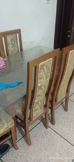 Dining Table with 6 chairs new condition