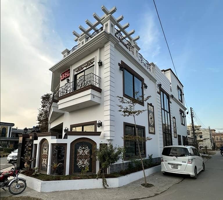 Corner House Of 8 Marla Available For sale In Bismillah Housing Scheme - Block B 1