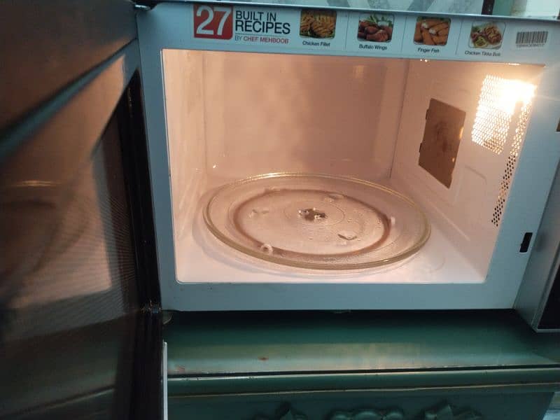 Microwave oven 4