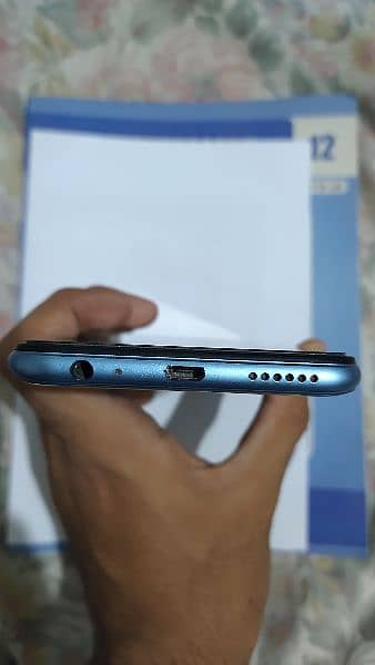 Infinix Hot 10 4/64 Blue with charger and complete box 3