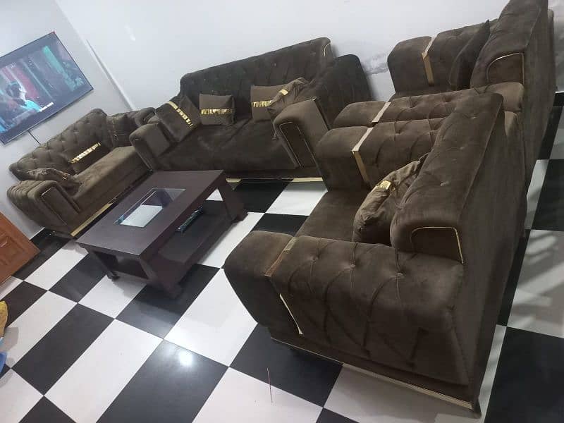Excellent condition 7 Seater Sofa Set with Center Table 6