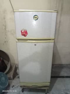 Medium Size Refrigerator (Fridge)