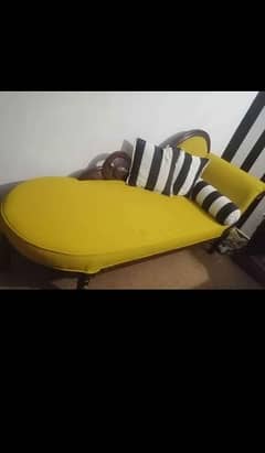 3 seater deewan in perfect condition 0