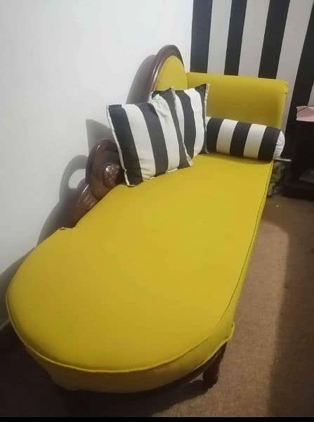 3 seater deewan in perfect condition 1