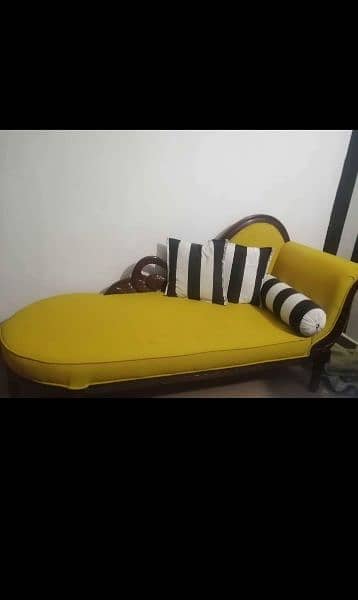 3 seater deewan in perfect condition 2