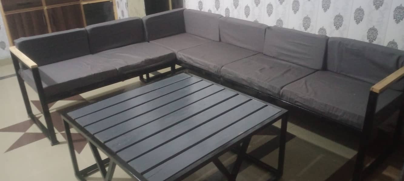 Iron sofa+ table 0