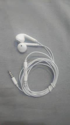 Gionee brand new earphone with packing