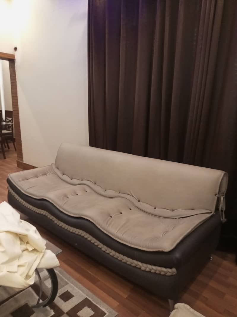 5 seater sofa set for sale, price is negotiable 4