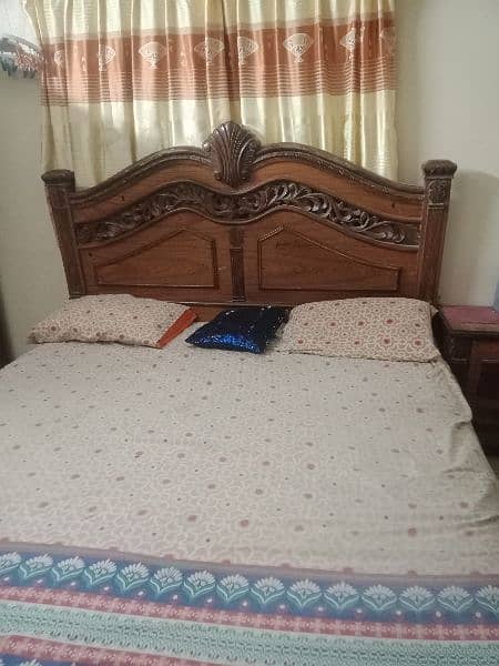 wooden bed set in good condition 1