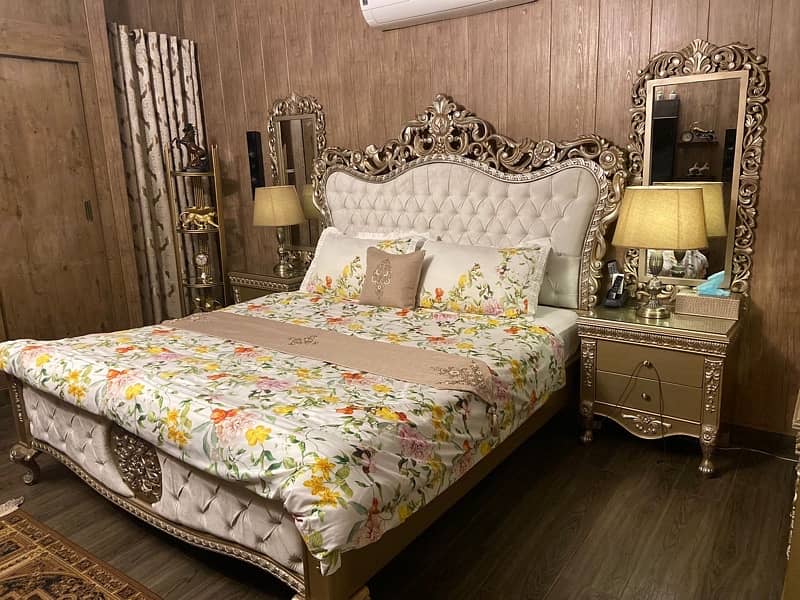 King Size Bed Along with Large Mirrora 2