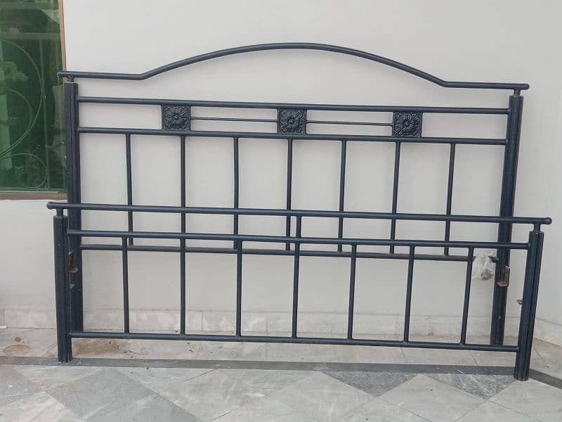 Iron Bed King Size 1