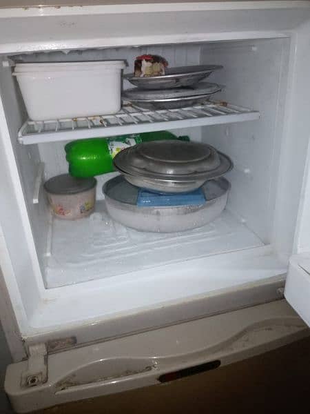 Dawlance Refrigerator. . 4