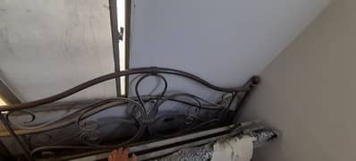king Size Iron Bed for Sale 0
