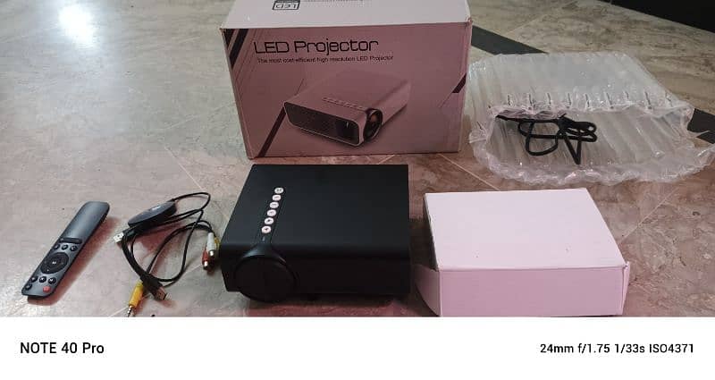 led projector brand new 1