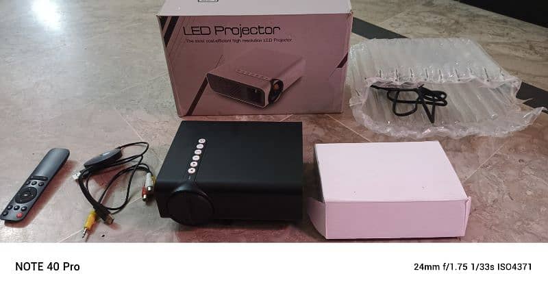 led projector brand new 5