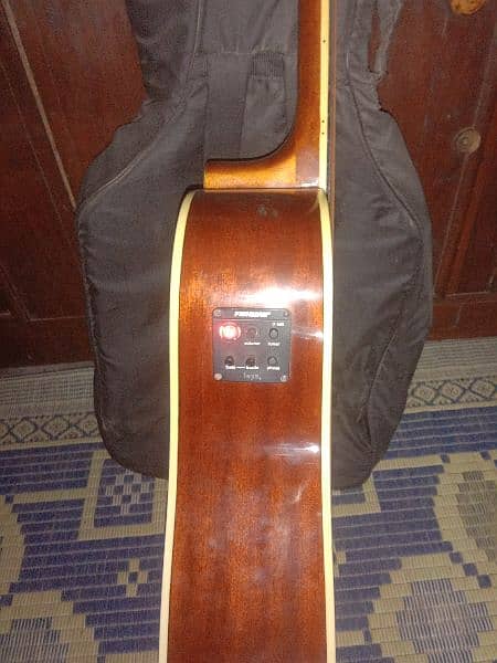 Yamaha FGX720 Guitar + Capo + Yamaha Foam Bag + pics + Extra strings 5