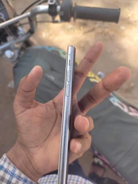 iPhone X 64GB condition 10/10 with box 2