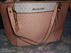 Branded Michael Kors 4 pieces of excellent bags
