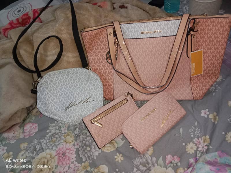 Branded Michael Kors 4 pieces of excellent bags 5
