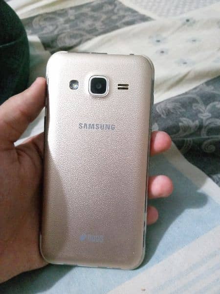 Samsung Galaxy J2 (2015) 4