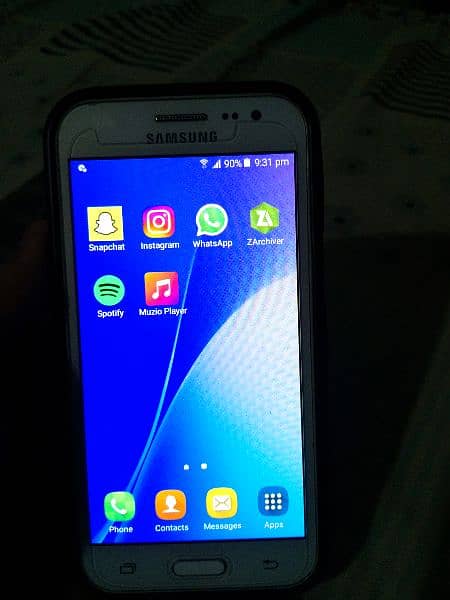 Samsung Galaxy J2 (2015) 9
