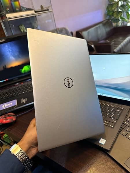 XPS Ci7 8th Gen/16 DDR4/512 SSD/4k Touch/4hour/Read AD 15