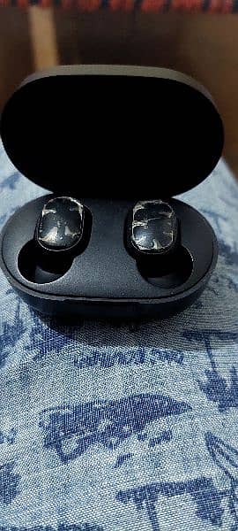 mi xiomi earbuds new in condition 3