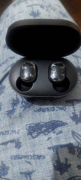 mi xiomi earbuds new in condition 7