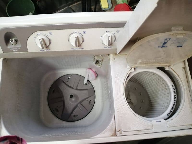 8kg ( large tub) super asia 10/10 condition washing machine with dryer 5