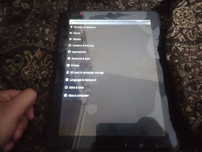 Tablet for sale direct on with charger 4