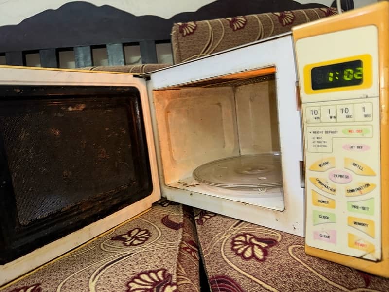 microwave for sale condition 10 by 8 brand super national 8