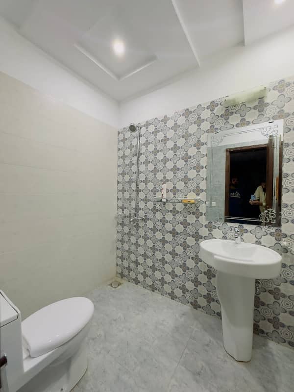 One bedroom flat for short stay like (3s4hrs ) for rent in bahria town 7