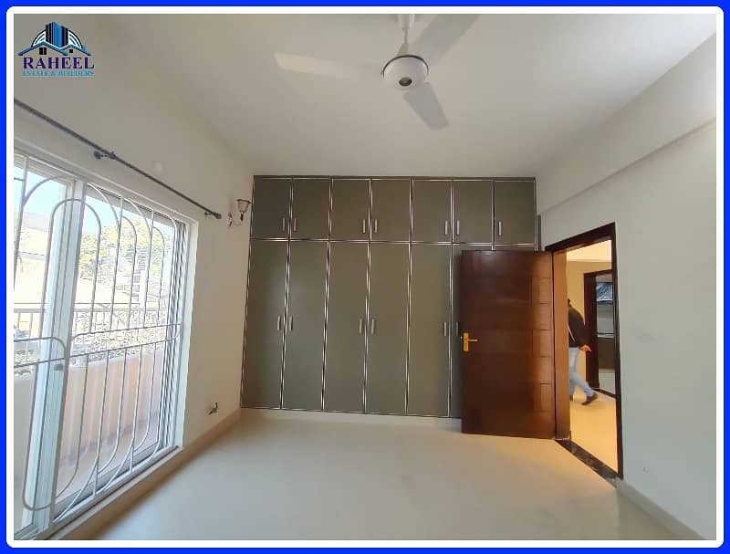 11-Marla Luxury Brand New Flat Available For Rent. 14