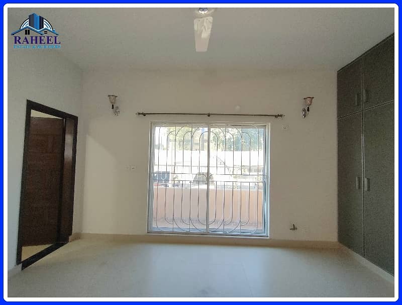 11-Marla Luxury Brand New Flat Available For Rent. 15