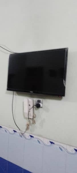 Samsung 32 inch LCD for sale 4