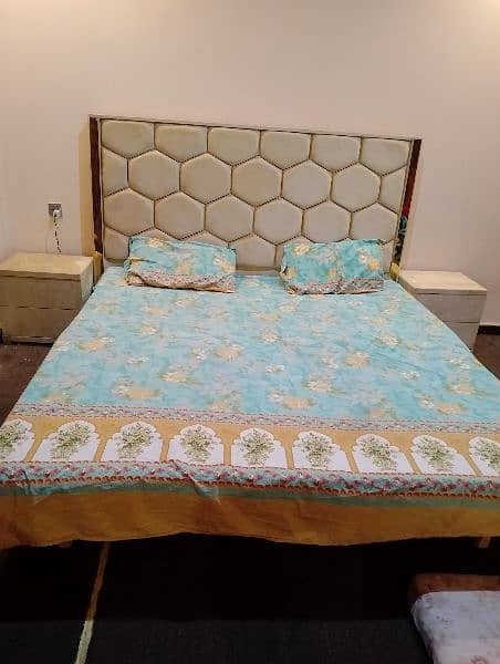 Velvet poshish Bed with two siders and one dressing without matress 3