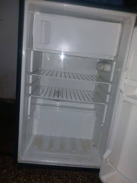dawlance mini fridge 1