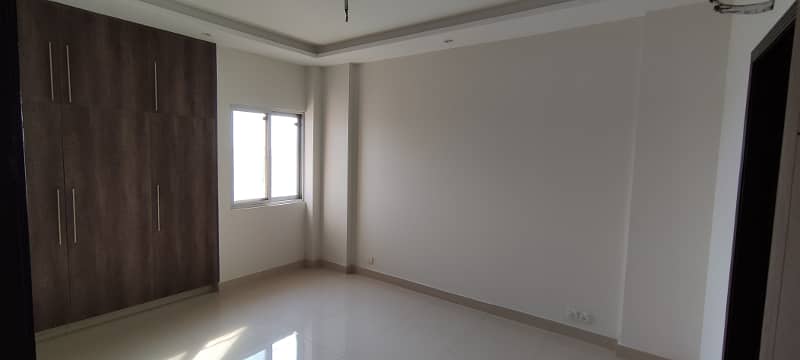 Two Bed Spacious Apartment Is Available 5