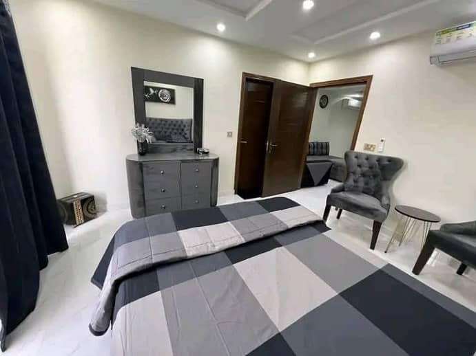 1 BED LAVISH FURNISHED APARTMENT FOR SALE IN BAHRIA TOWN LAHORE 3