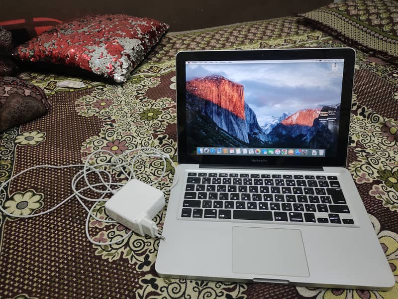 Apple laptop MacBook pro 1