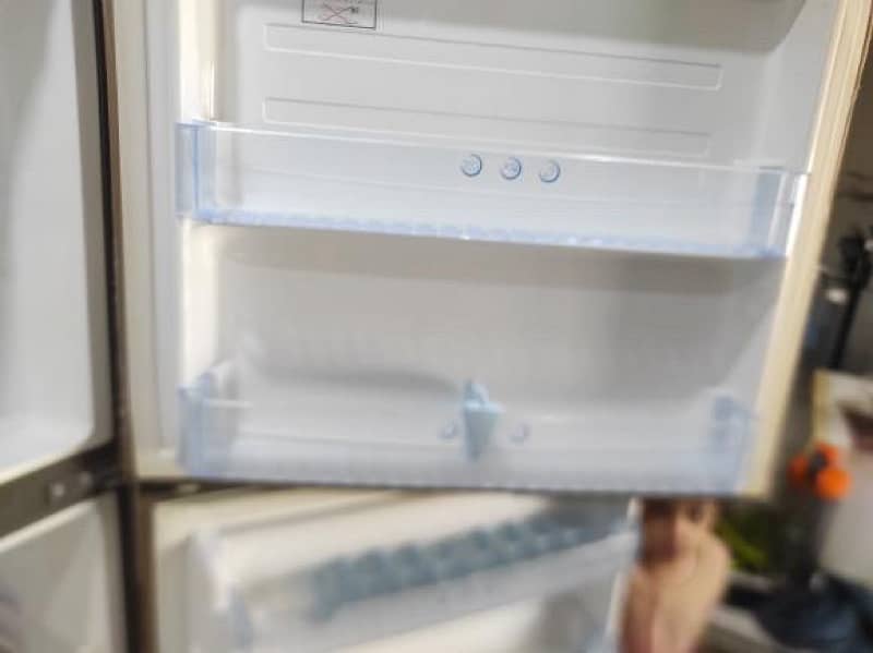 Haier HRF 380 Refrigerator 11
