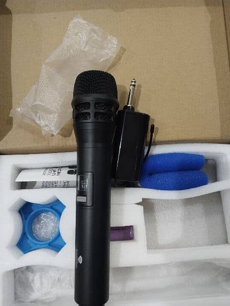 wireless  microphone 2
