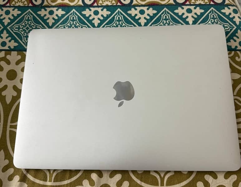Macbook Pro 13 2020 Laptop - Slim and superfast 2