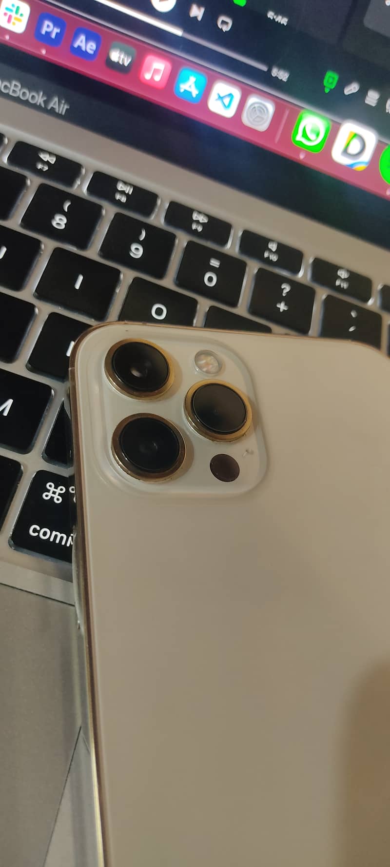 Iphone 12 pro max gold 3