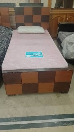 Single bed+mattress+pillow