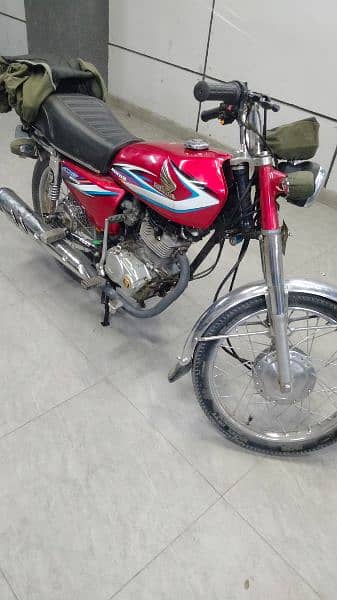 agent sell CG 125 red colour 14 15 model  ahad awan+92 336 2012996 5