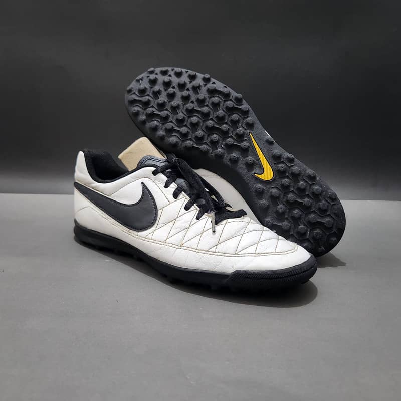 Football Shoes Nike Majestry TF(Turf/Grippers) 1