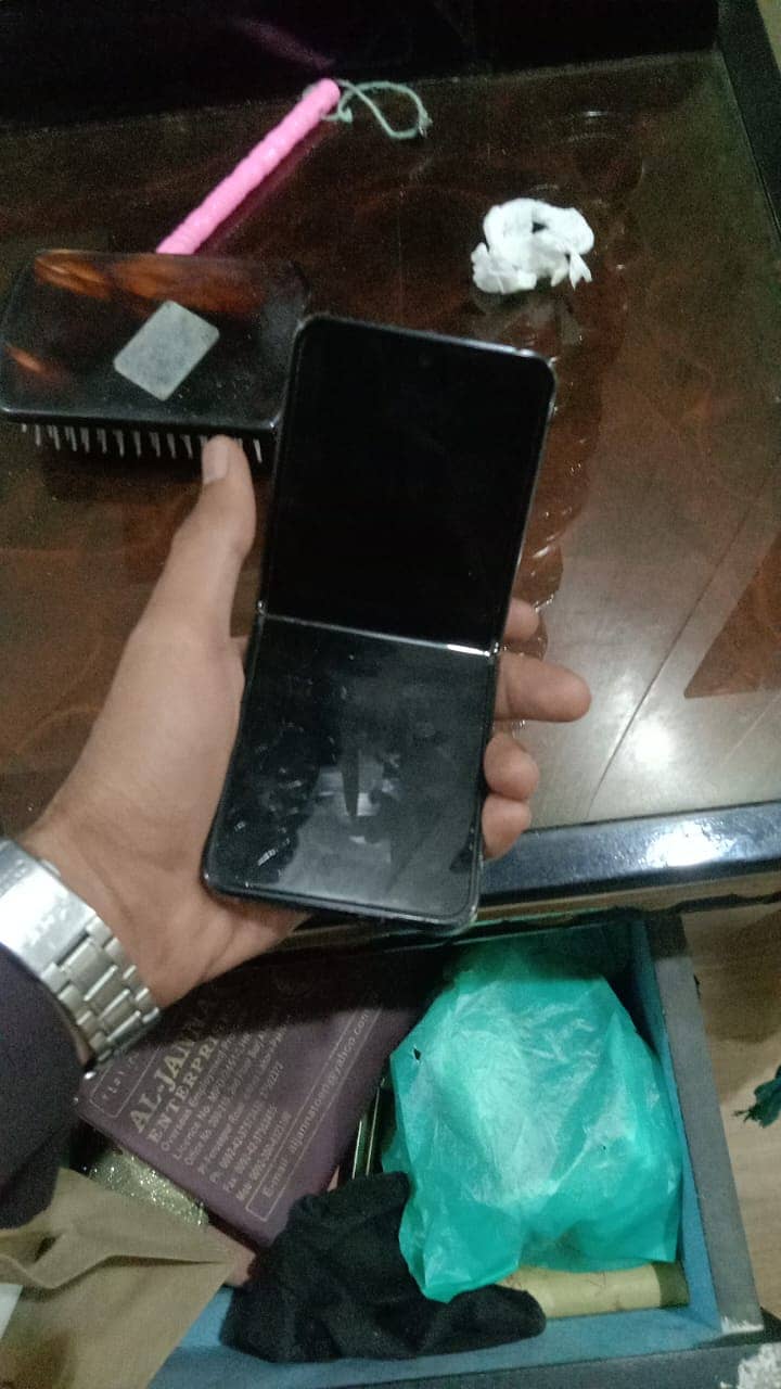 Samsung Z Flip 4 best phone just panel is broken 5